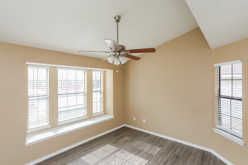 2,100/Mo, 935 Gaynor Ave Duncanville, TX 75137 Main Bedroom View 2