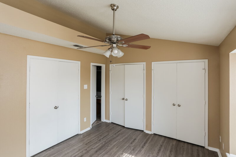 2,100/Mo, 935 Gaynor Ave Duncanville, TX 75137 Main Bedroom View 3