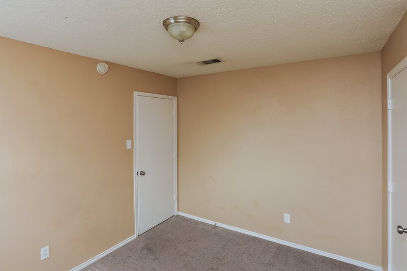 2,100/Mo, 935 Gaynor Ave Duncanville, TX 75137 Bedroom View 3