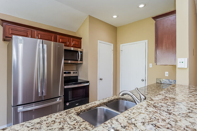 1,860/Mo, 9731 Checota Dr Dallas, TX 75217 Kitchen View