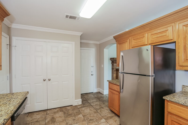 2,030/Mo, 5347 El Torro St Dallas, TX 75236 Kitchen View 3