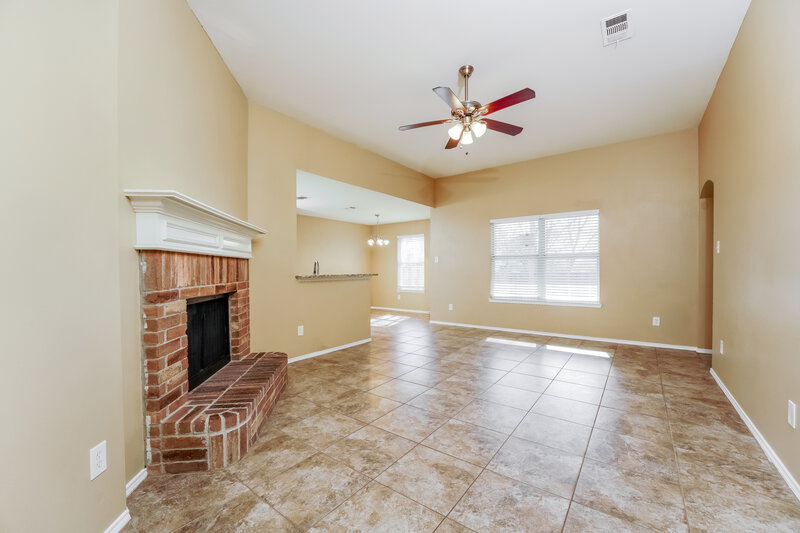 2,110/Mo, 9728 Calle del Oro Ln Dallas, TX 75217 Living Room View 2