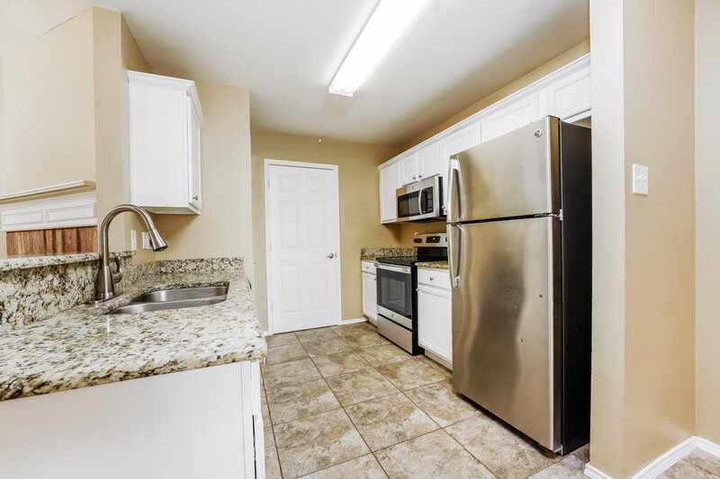 2,110/Mo, 9728 Calle del Oro Ln Dallas, TX 75217 Kitchen View