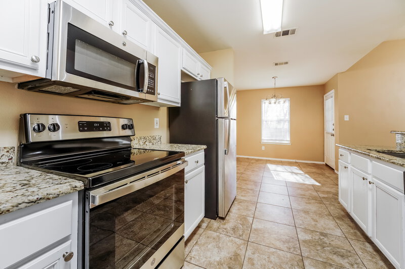 2,110/Mo, 9728 Calle del Oro Ln Dallas, TX 75217 Kitchen View 2