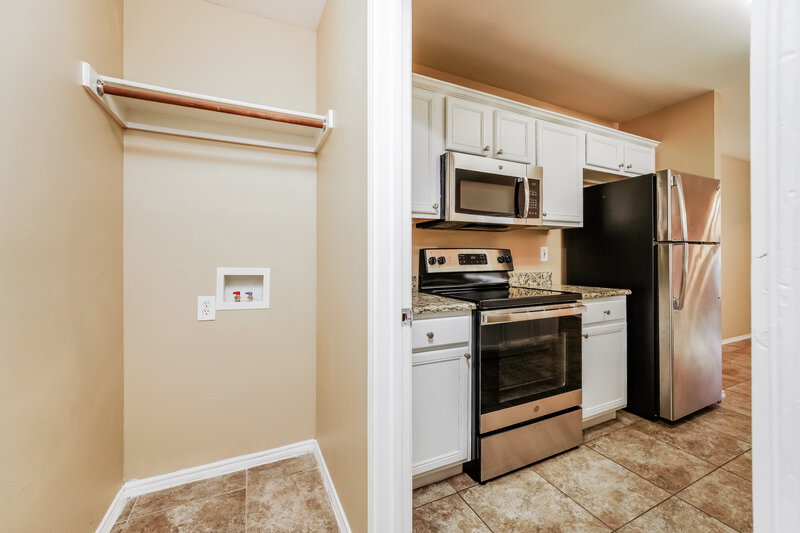 2,110/Mo, 9728 Calle del Oro Ln Dallas, TX 75217 Laundry Room View