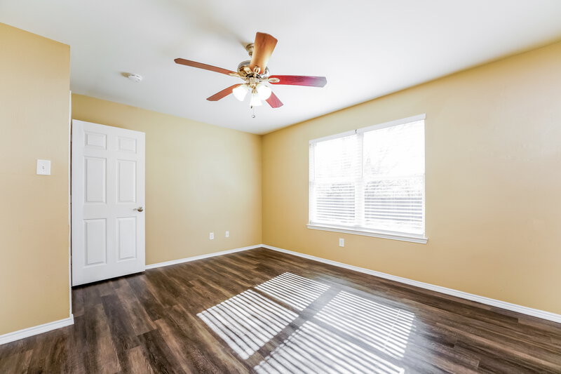 2,110/Mo, 9728 Calle del Oro Ln Dallas, TX 75217 Main Bedroom View