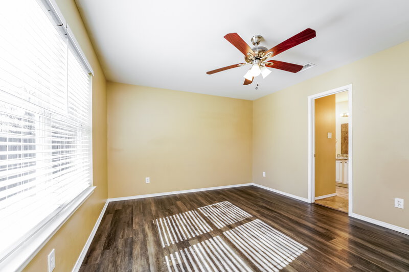 2,110/Mo, 9728 Calle del Oro Ln Dallas, TX 75217 Main Bedroom View 2
