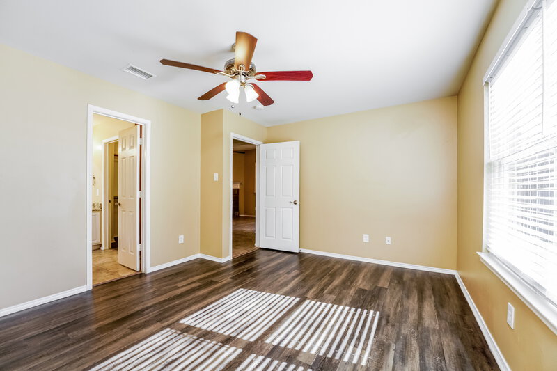 2,110/Mo, 9728 Calle del Oro Ln Dallas, TX 75217 Main Bedroom View 3