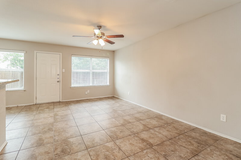 1,740/Mo, 10628 Wild Oak Dr Fort Worth, TX 76140 Living Room View