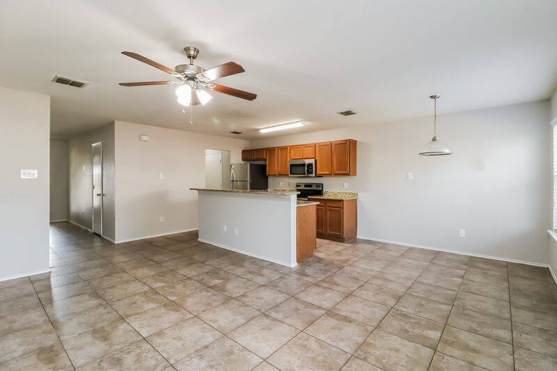 1,815/Mo, 10628 Wild Oak Dr Fort Worth, TX 76140 Living Room View