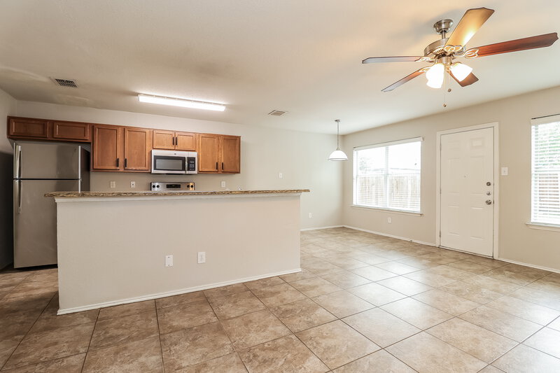 1,740/Mo, 10628 Wild Oak Dr Fort Worth, TX 76140 Living Room View 2