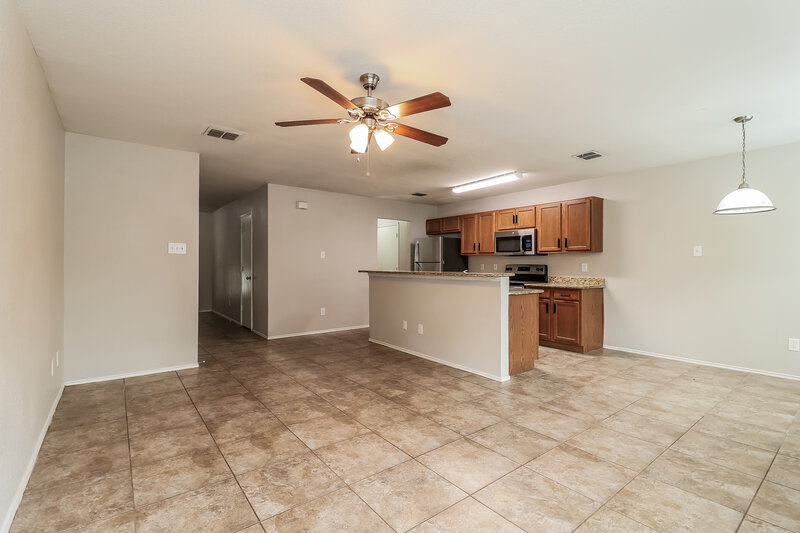 1,740/Mo, 10628 Wild Oak Dr Fort Worth, TX 76140 Living Room View 3