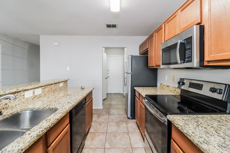 1,815/Mo, 10628 Wild Oak Dr Fort Worth, TX 76140 Kitchen View 2