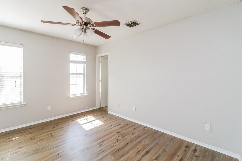 1,815/Mo, 10628 Wild Oak Dr Fort Worth, TX 76140 Main Bedroom View