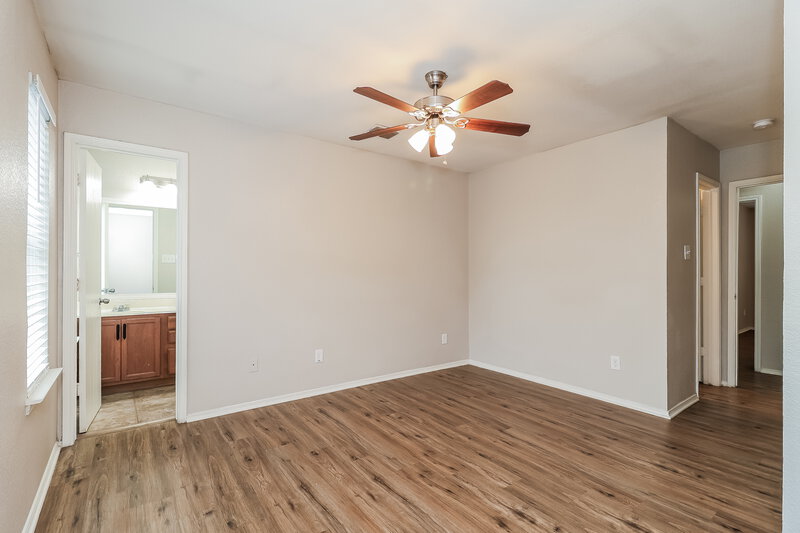1,740/Mo, 10628 Wild Oak Dr Fort Worth, TX 76140 Main Bedroom View 2