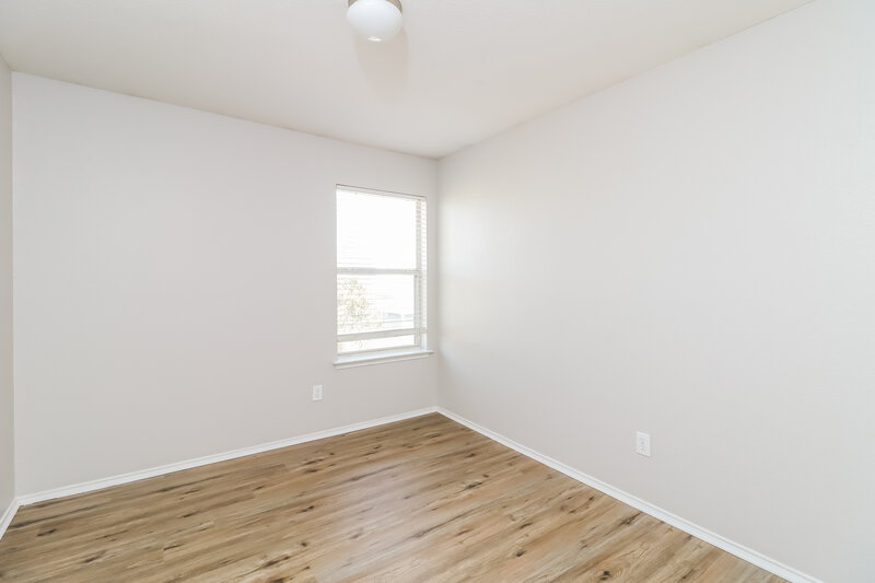 1,815/Mo, 10628 Wild Oak Dr Fort Worth, TX 76140 Bedroom View