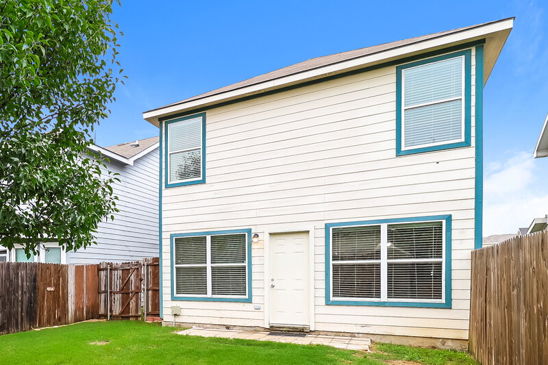 1,740/Mo, 10628 Wild Oak Dr Fort Worth, TX 76140 Rear View