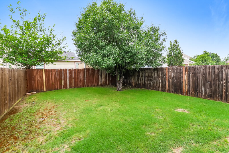 1,740/Mo, 10628 Wild Oak Dr Fort Worth, TX 76140 Backyard View