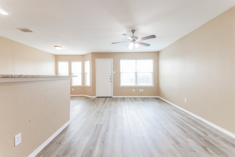 2,800/Mo, 10636 Many Oaks Dr Fort Worth, TX 76140 Living Room View