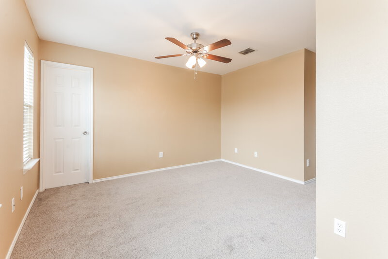 2,800/Mo, 10636 Many Oaks Dr Fort Worth, TX 76140 Main Bedroom View 2