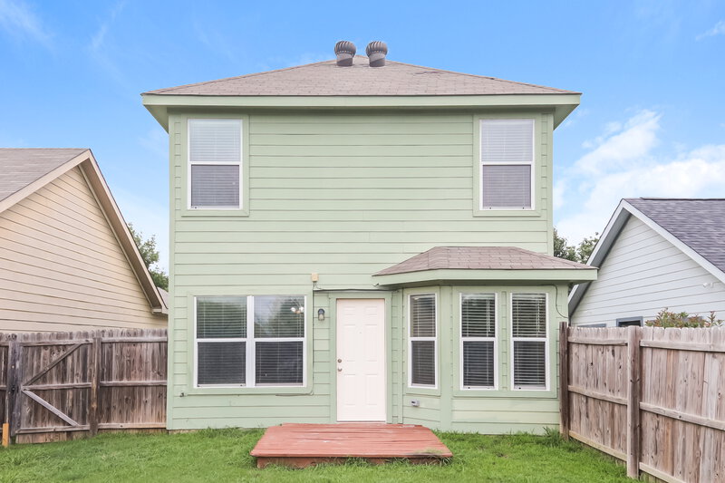 2,800/Mo, 10636 Many Oaks Dr Fort Worth, TX 76140 Rear View