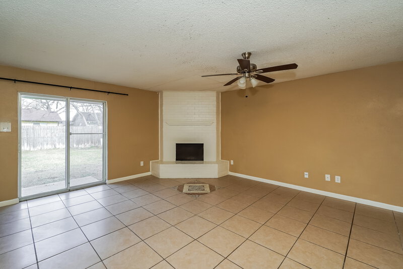1,675/Mo, 3713 Arnold Dr Fort Worth, TX 76140 Living Room View 2