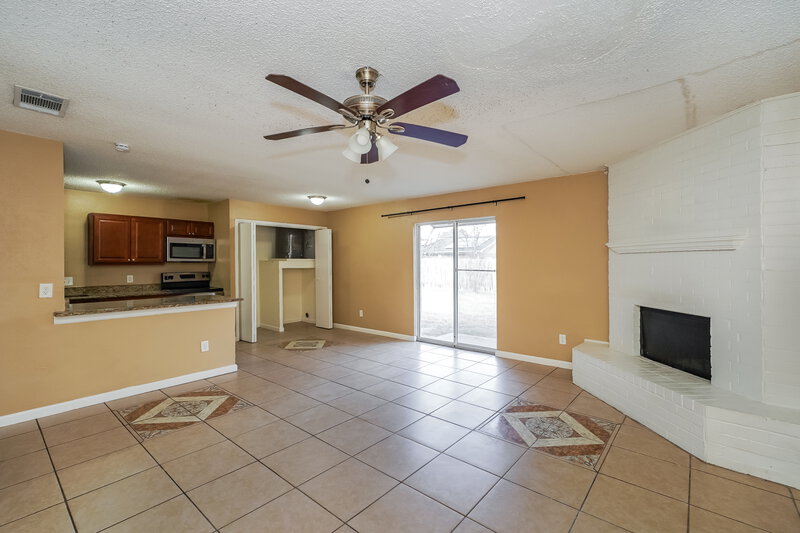 1,675/Mo, 3713 Arnold Dr Fort Worth, TX 76140 Living Room View 4