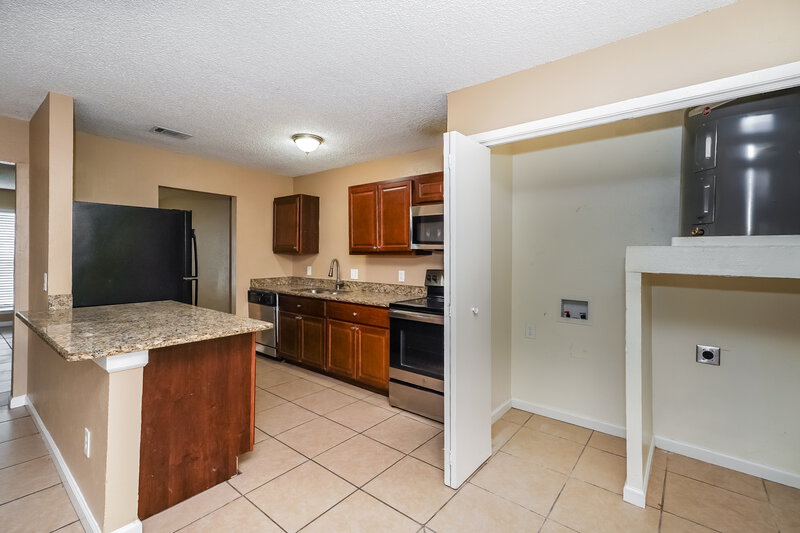 1,675/Mo, 3713 Arnold Dr Fort Worth, TX 76140 Kitchen View