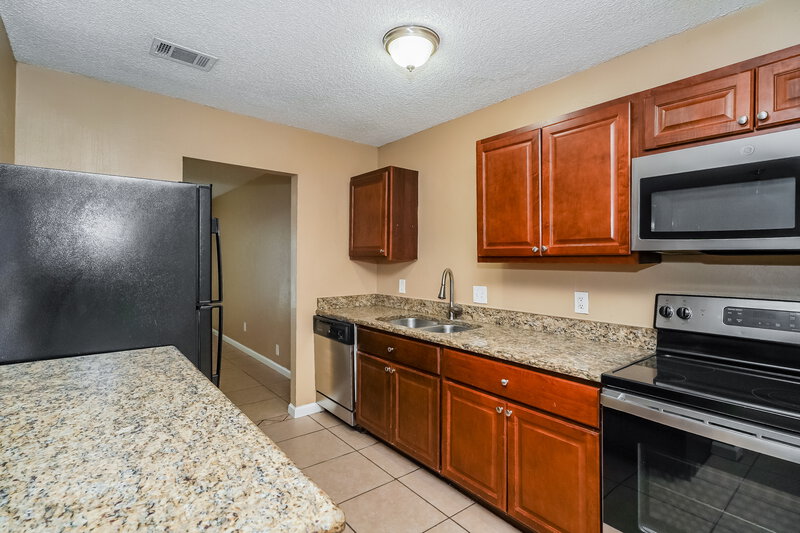 1,675/Mo, 3713 Arnold Dr Fort Worth, TX 76140 Kitchen View 2