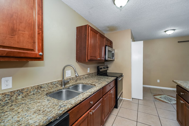 1,675/Mo, 3713 Arnold Dr Fort Worth, TX 76140 Kitchen View 3