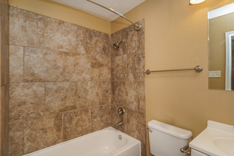 1,675/Mo, 3713 Arnold Dr Fort Worth, TX 76140 Main Bathroom View