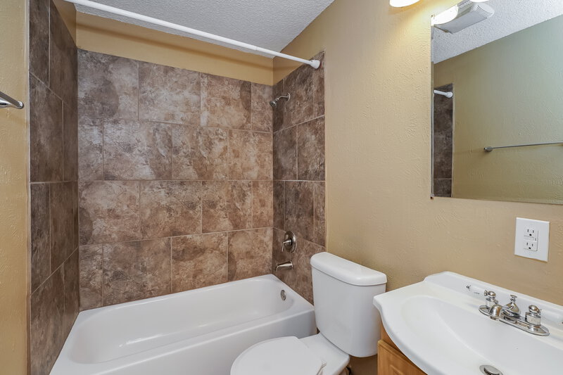 1,675/Mo, 3713 Arnold Dr Fort Worth, TX 76140 Bathroom View