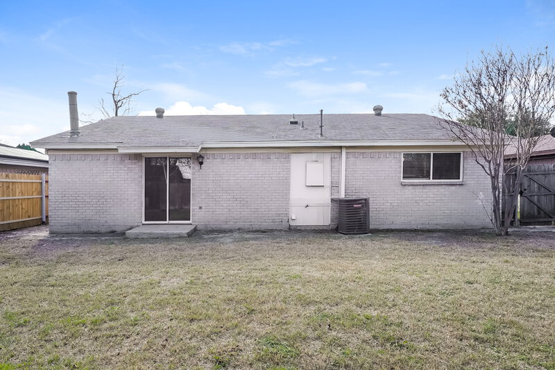 1,675/Mo, 3713 Arnold Dr Fort Worth, TX 76140 Rear View