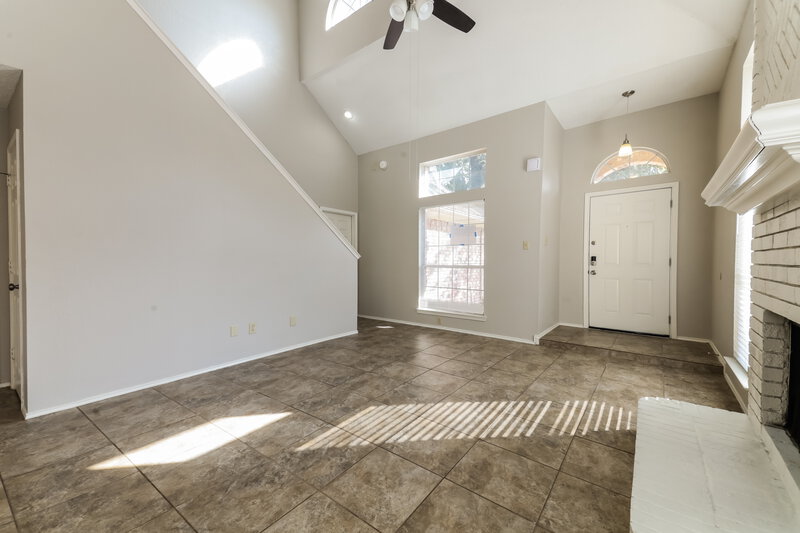 2,285/Mo, 925 Winchester Ln Mesquite, TX 75181 Living Room View 2