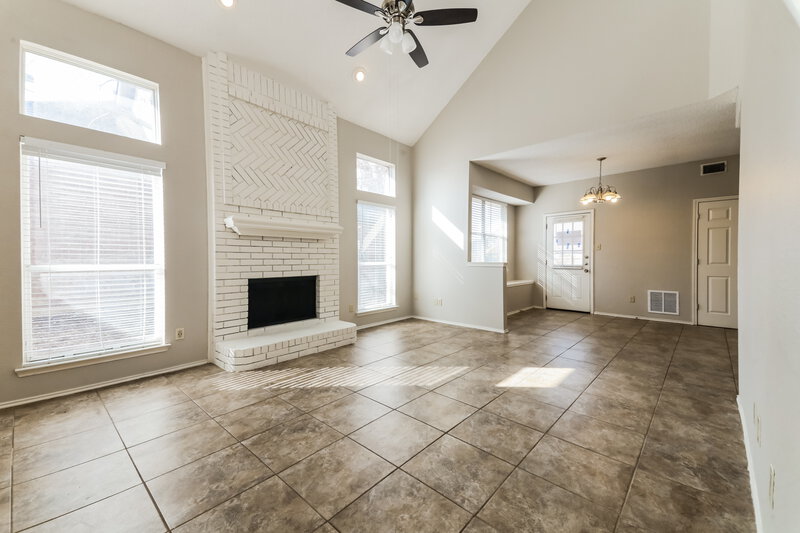 2,285/Mo, 925 Winchester Ln Mesquite, TX 75181 Living Room View 3