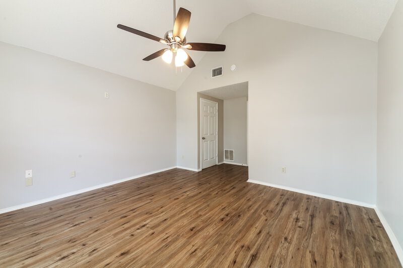 2,285/Mo, 925 Winchester Ln Mesquite, TX 75181 Main Bedroom View 2