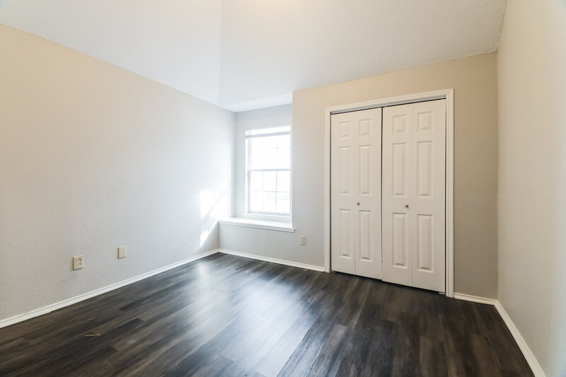 2,285/Mo, 925 Winchester Ln Mesquite, TX 75181 Bedroom View 2