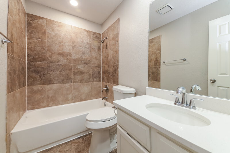 2,285/Mo, 925 Winchester Ln Mesquite, TX 75181 Bathroom View