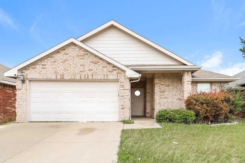 2,070/Mo, 1237 Camden Yard Dr Burleson, TX 76028 External View