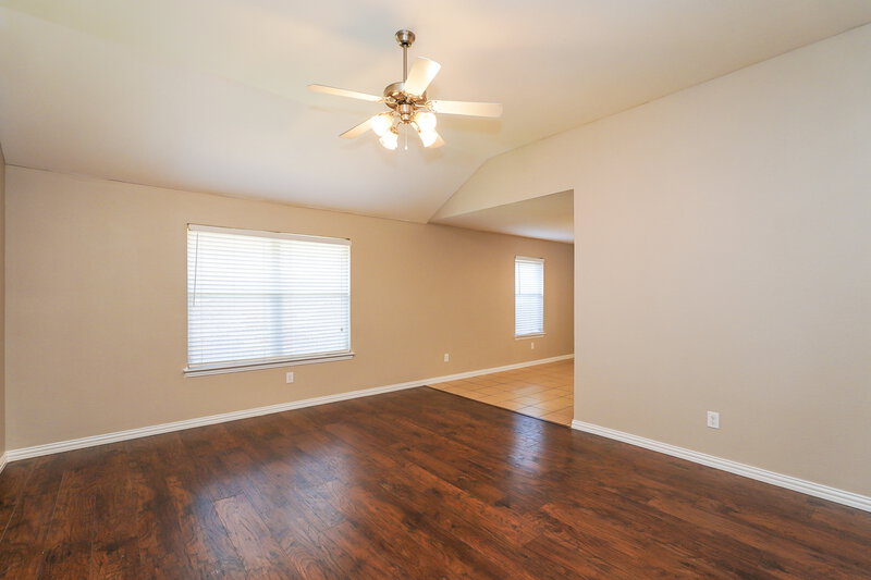 0/Mo, 1237 Camden Yard Dr Burleson, TX 76028 Living Room View 3