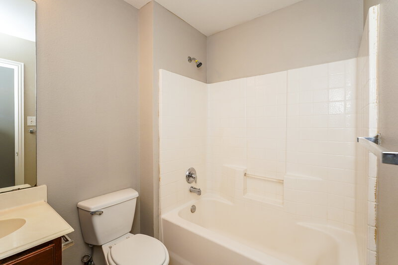 0/Mo, 1237 Camden Yard Dr Burleson, TX 76028 Bathroom View