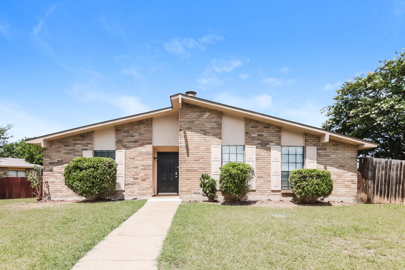 2,180/Mo, 515 Nora Ln DeSoto, TX 75115 External View