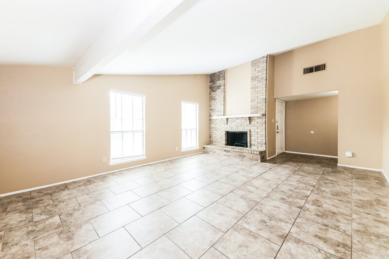 2,180/Mo, 515 Nora Ln DeSoto, TX 75115 Living Room View 2