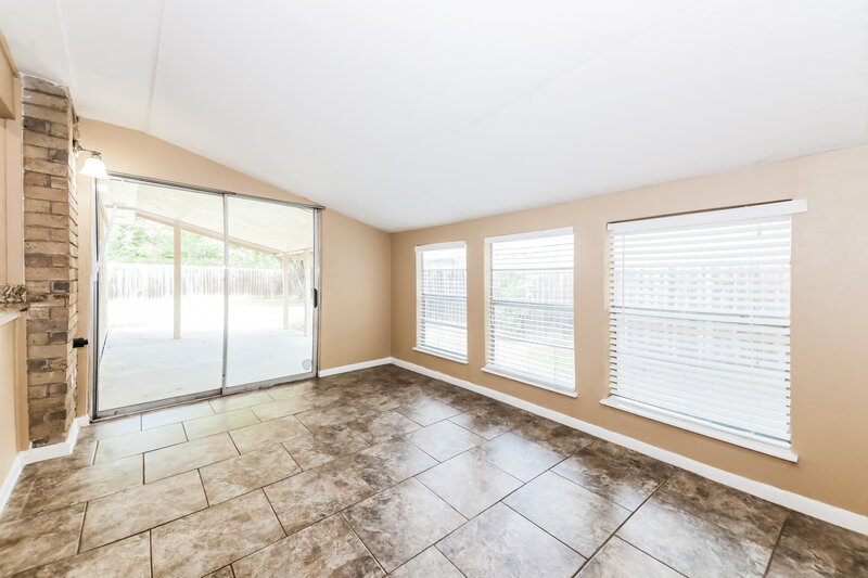2,180/Mo, 515 Nora Ln DeSoto, TX 75115 Dining Room View