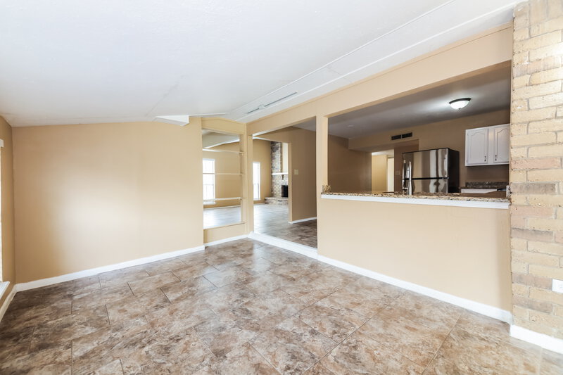 2,180/Mo, 515 Nora Ln DeSoto, TX 75115 Dining Room View 2