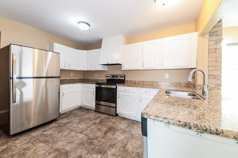 2,180/Mo, 515 Nora Ln DeSoto, TX 75115 Kitchen View