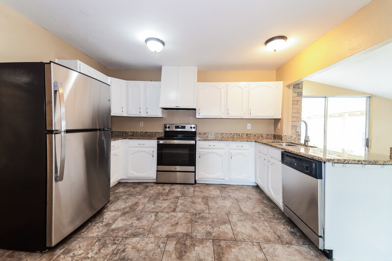 2,180/Mo, 515 Nora Ln DeSoto, TX 75115 Kitchen View 2