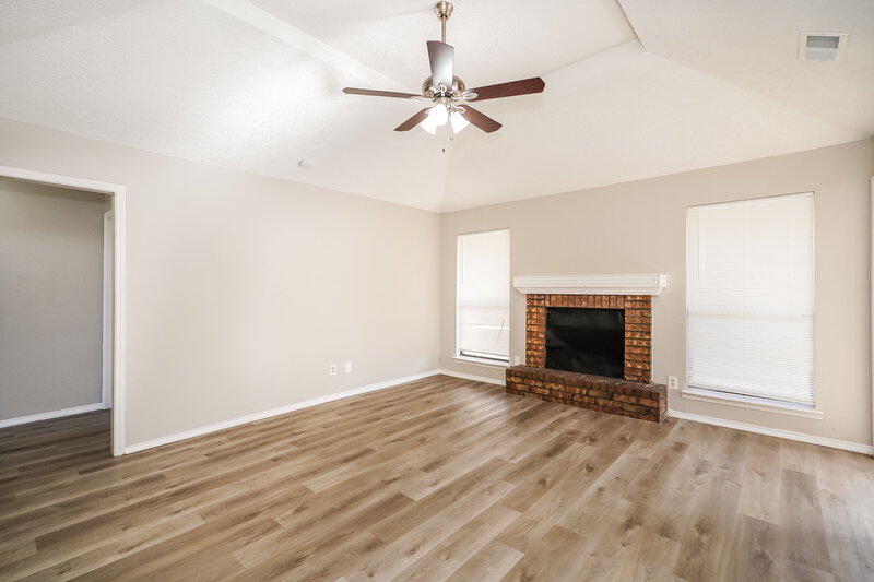 1,710/Mo, 2110 Mesa Wood Dr Glenn Heights, TX 75154 Living Room View