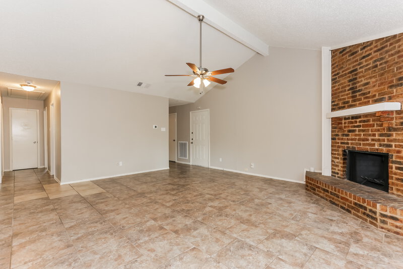 2,195/Mo, 4605 Preston Trail Mesquite, TX 75150 Living Room View 2