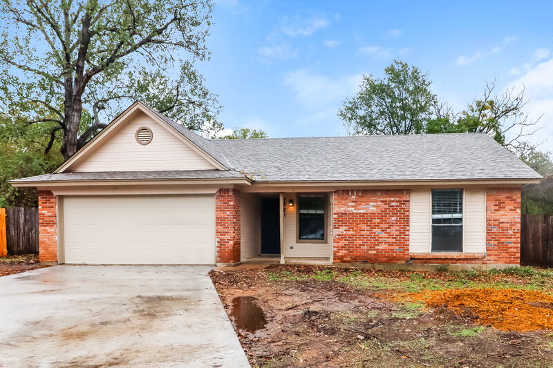 1,905/Mo, 7321 Hyde Ct Fort Worth, TX 76112 External View